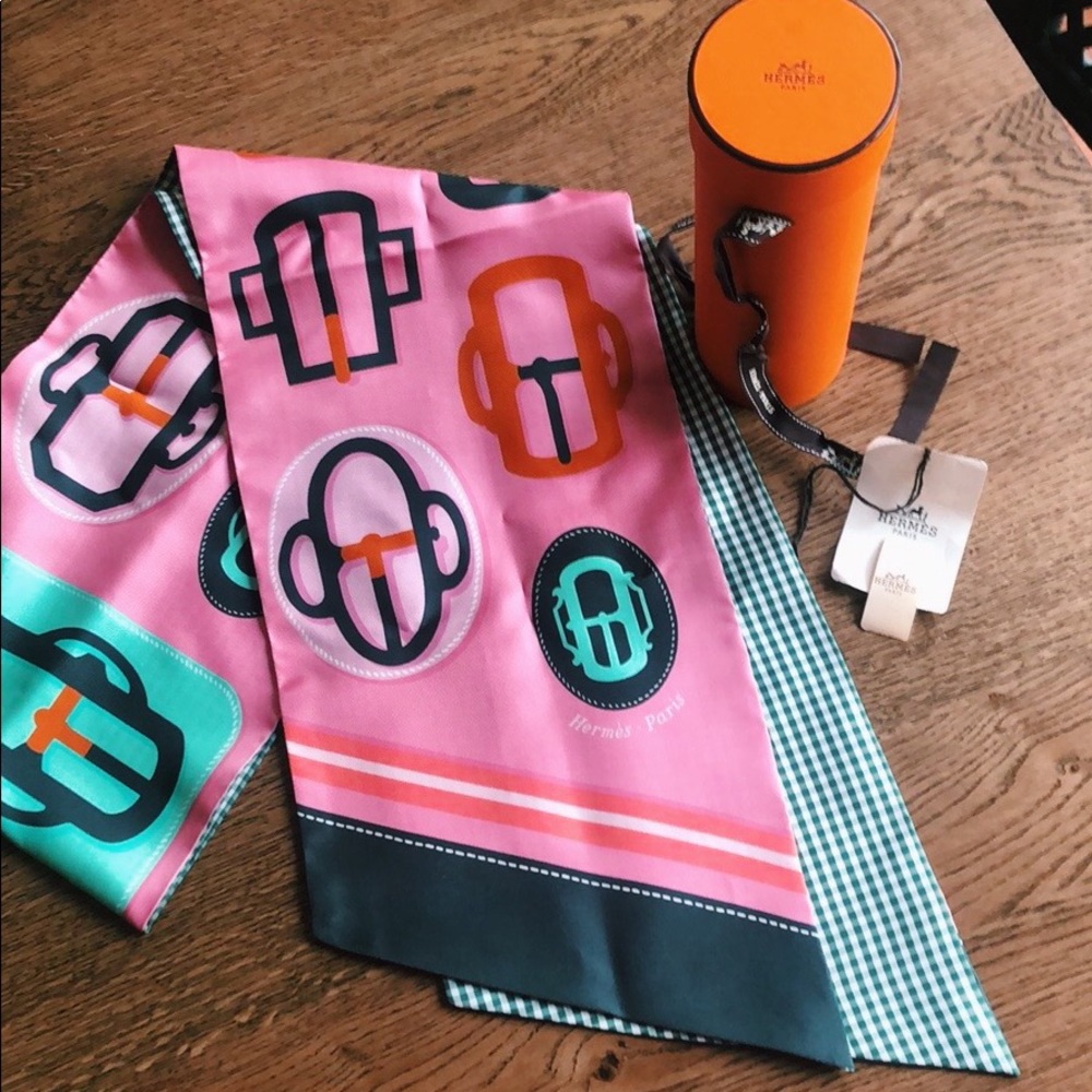 Hermès Maxi Twilly Cut scarf
